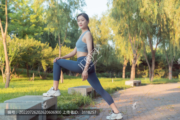 戶外運(yùn)動(dòng)的東方女性