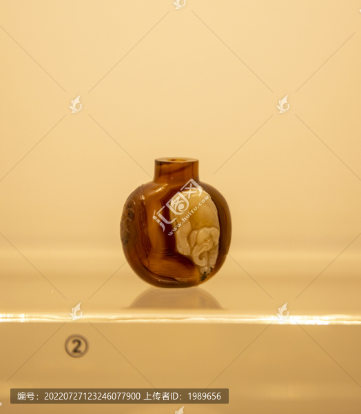 清代巧作跛郎馴象圖瑪瑙鼻煙壺