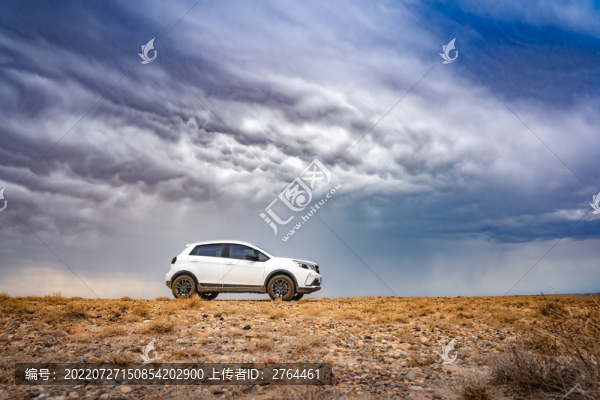 戈壁灘上的汽車