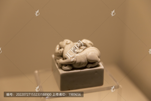 清代馮銓振鷺白文獸鈕瓷印