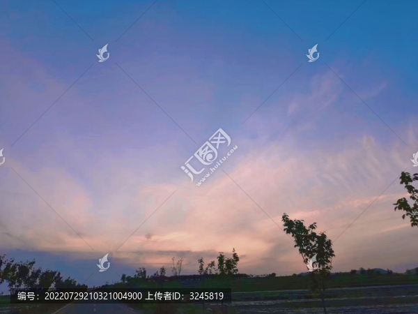 林間晚霞