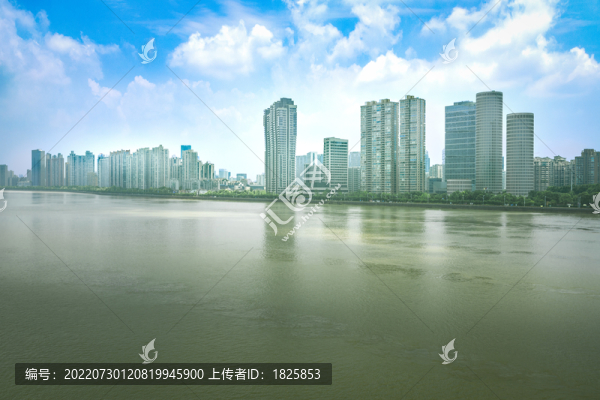 杭州錢塘江畔