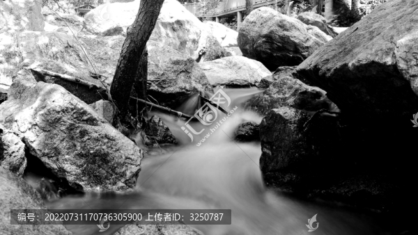 溪水