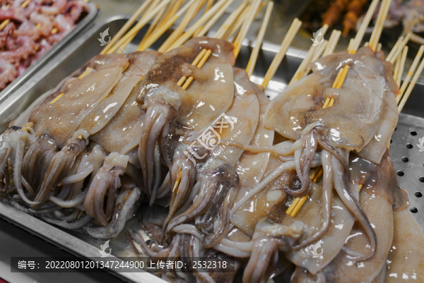 夜宵夜市小吃街燒烤攤魷魚串