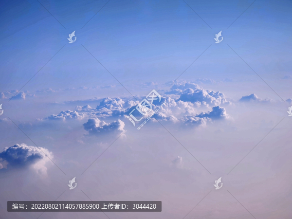 空中逆光云彩