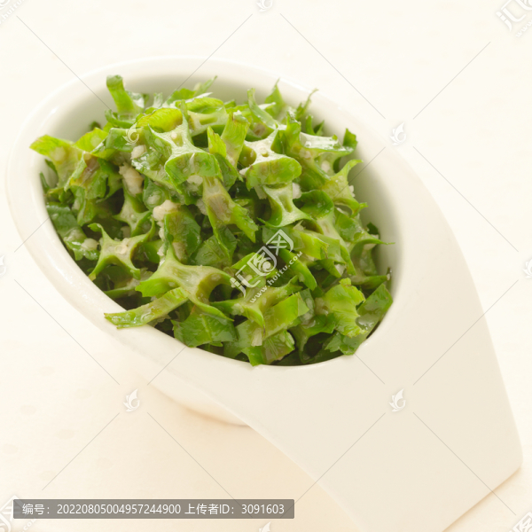 一盤(pán)開(kāi)胃涼菜
