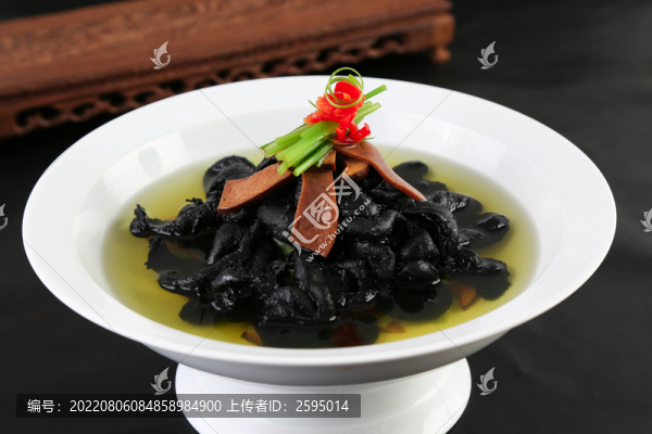 牛肝菌燉原汁墨魚
