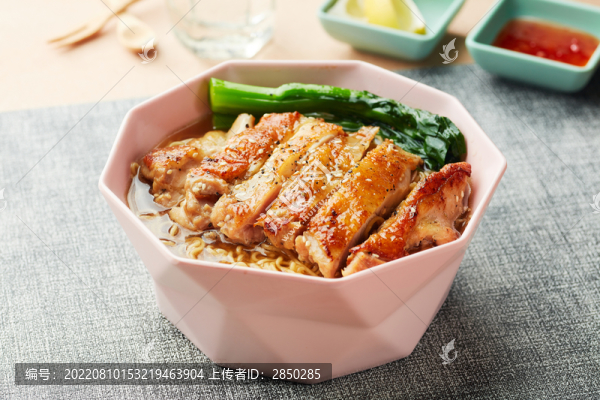 雞扒公仔湯面