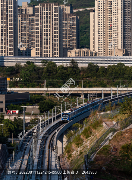 重慶首條市郊鐵路江跳線通車