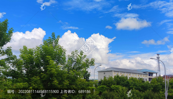 藍(lán)天白云