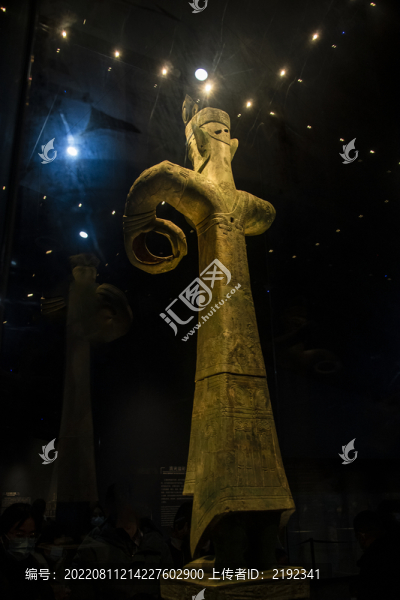中國三星堆博物館銅大立人像