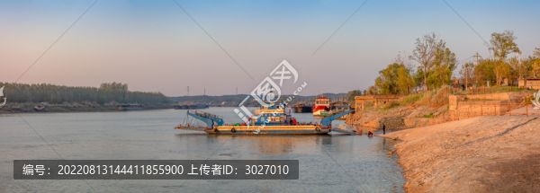 銅陵大通古鎮(zhèn)長江輪渡船全景圖