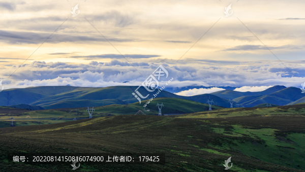 四川甘孜藏區(qū)高原草甸輸電鐵塔