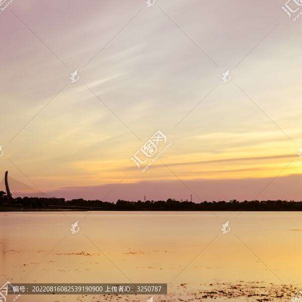 夕陽(yáng)西下