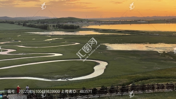 蜿蜒河流