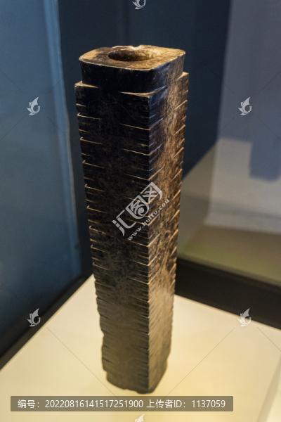 新石器時(shí)代玉獸面鳥(niǎo)紋琮