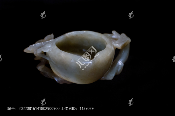 明代青玉桃形洗
