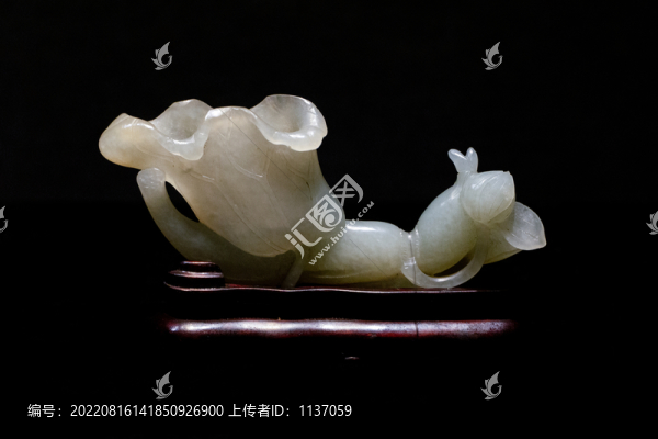 清代白玉蓮藕荷葉形花插