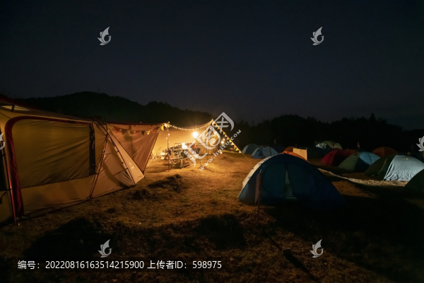 戶外露營(yíng)帳篷