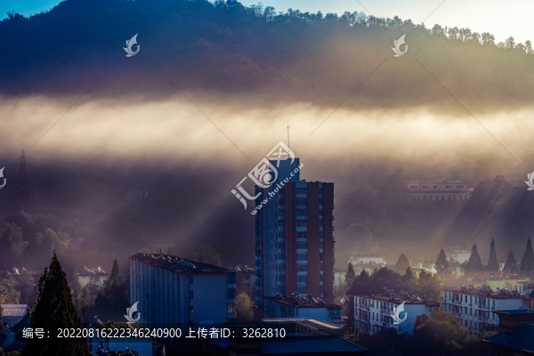 高樓晨霧