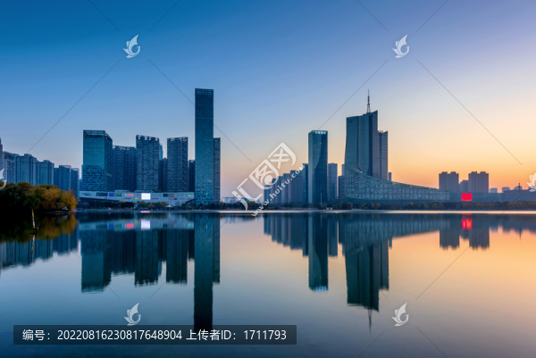 中國安徽合肥天鵝湖日暮風(fēng)光