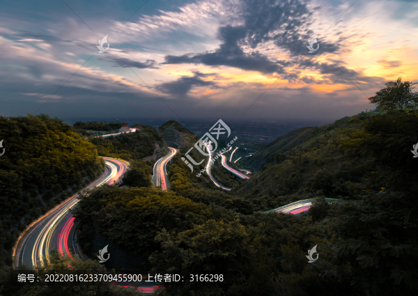 燦爛夕陽下的驪山環(huán)山路