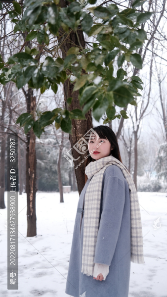 冬季大雪女子