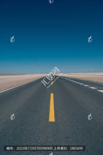 青海柴達(dá)木無人區(qū)戈壁公路