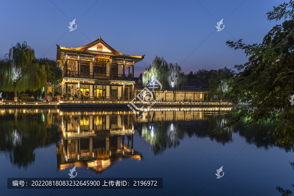 龍?zhí)队^魚(yú)夜景