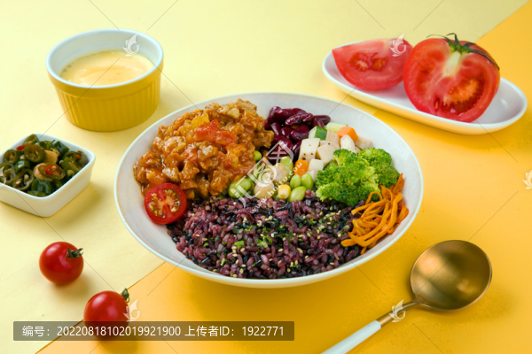 番茄牛肉雜糧拌飯沙拉