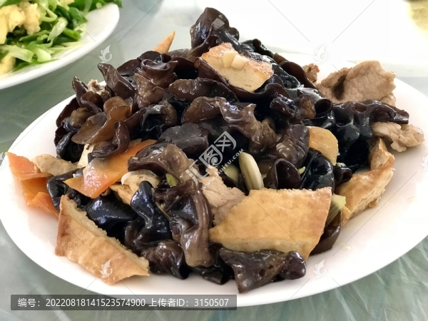 木耳炒油炸豆腐塊