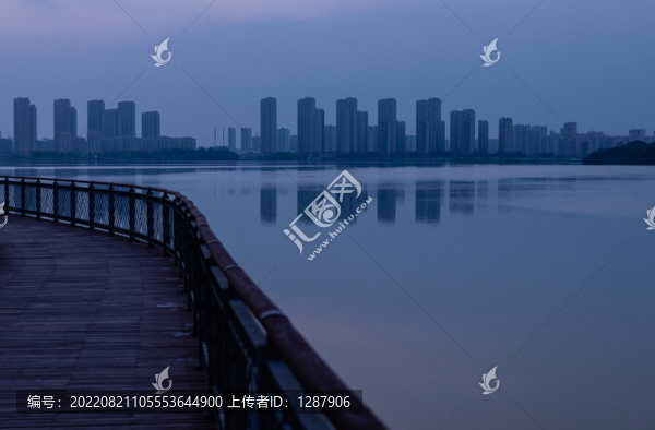 尹山湖的黎明