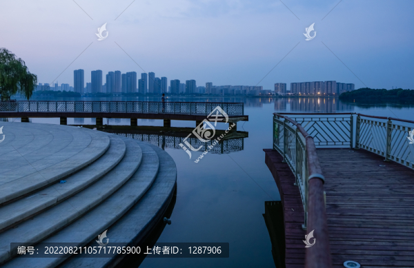 尹山湖的黎明