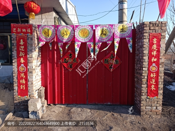 新年貼對(duì)聯(lián)的大門