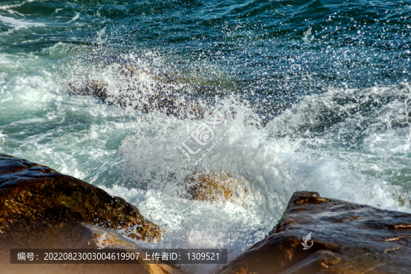 海浪礁石