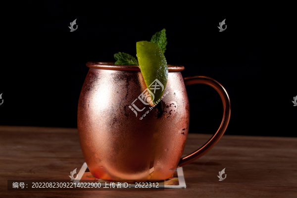 金屬杯薄荷茶