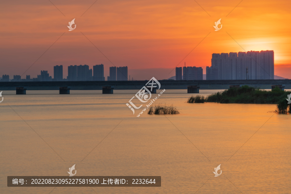 日落時分的城市風景