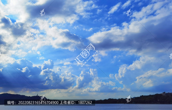 藍(lán)天白云