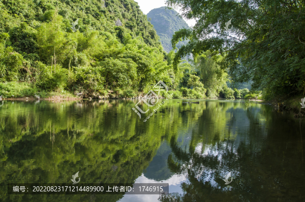 清澈水面
