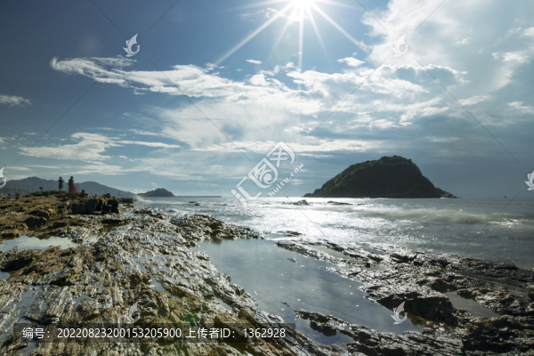 鹽洲島彩石灘風(fēng)光