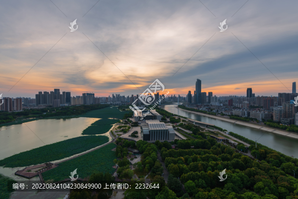 武漢月湖景區(qū)日落晚霞風(fēng)光