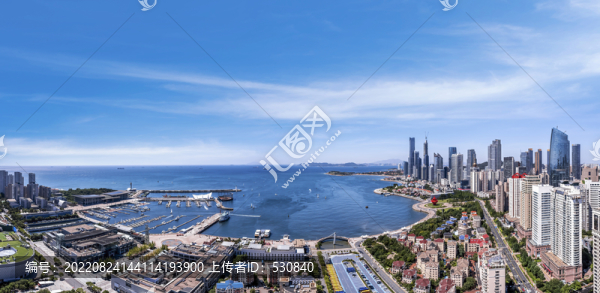航拍青島海岸線灣區(qū)風(fēng)光全景