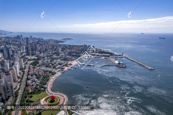 航拍青島城市海岸線全景