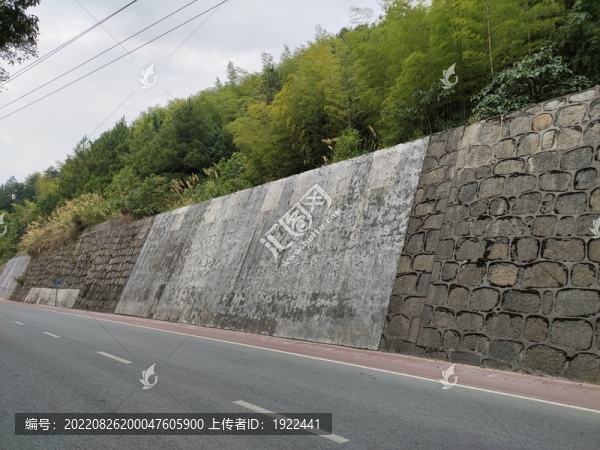 公路與護坡