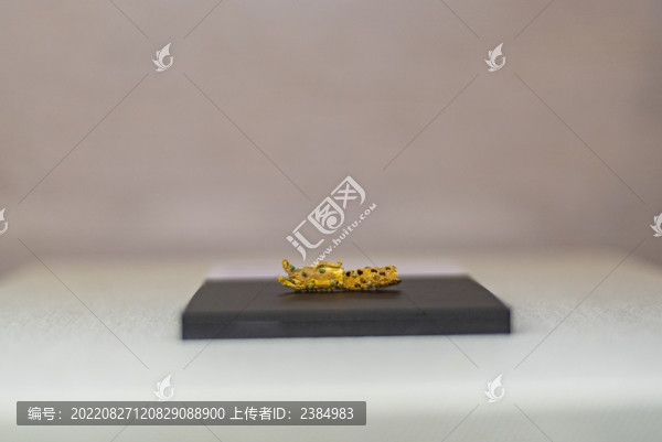 東漢掐絲鑲嵌金龍