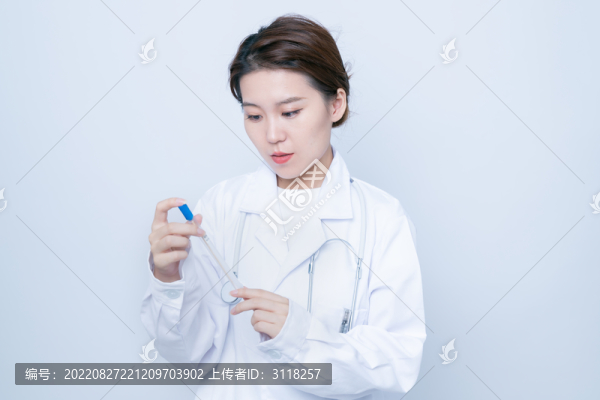 手持實(shí)驗(yàn)樣本的女醫(yī)生形象