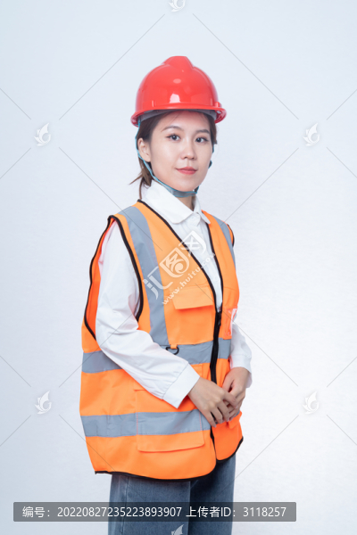 戴安全帽女工程師形象