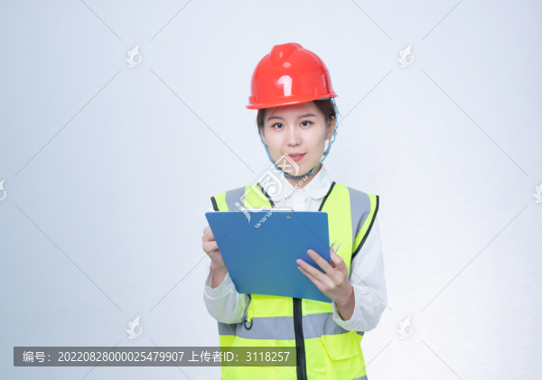 白色背景下的女工程師肖像