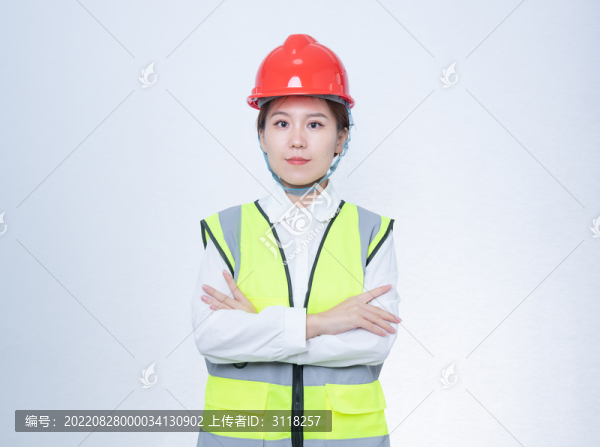 白色背景下的女工程師