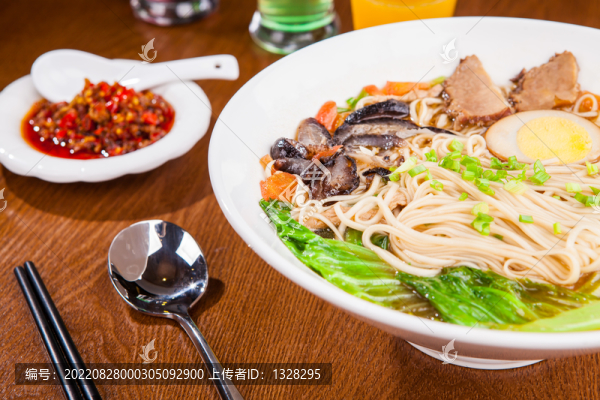 香菇豬肉面